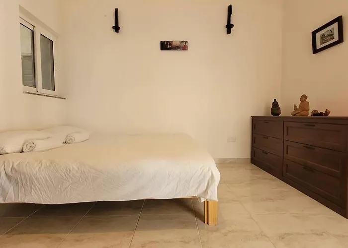 Luxury En-Suite Double. Beach-House With Sea Views