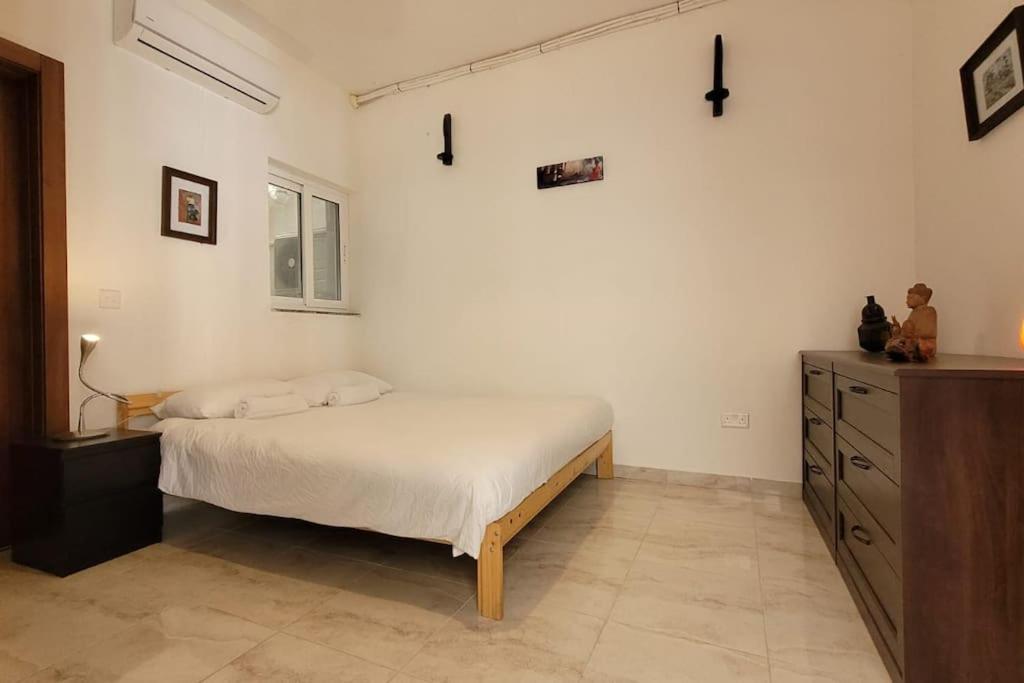 Apartment Luxury En-suite Double. Beach-house With Sea Views
