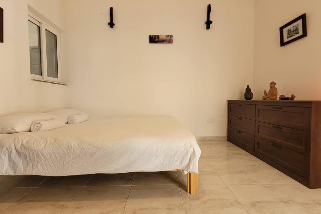 Luxury En-suite Double. Beach-house With Sea Views Apartment *