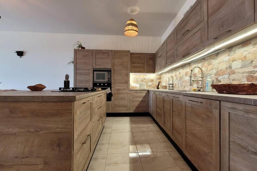 Luxury En-suite Double. Beach-house With Sea Views *