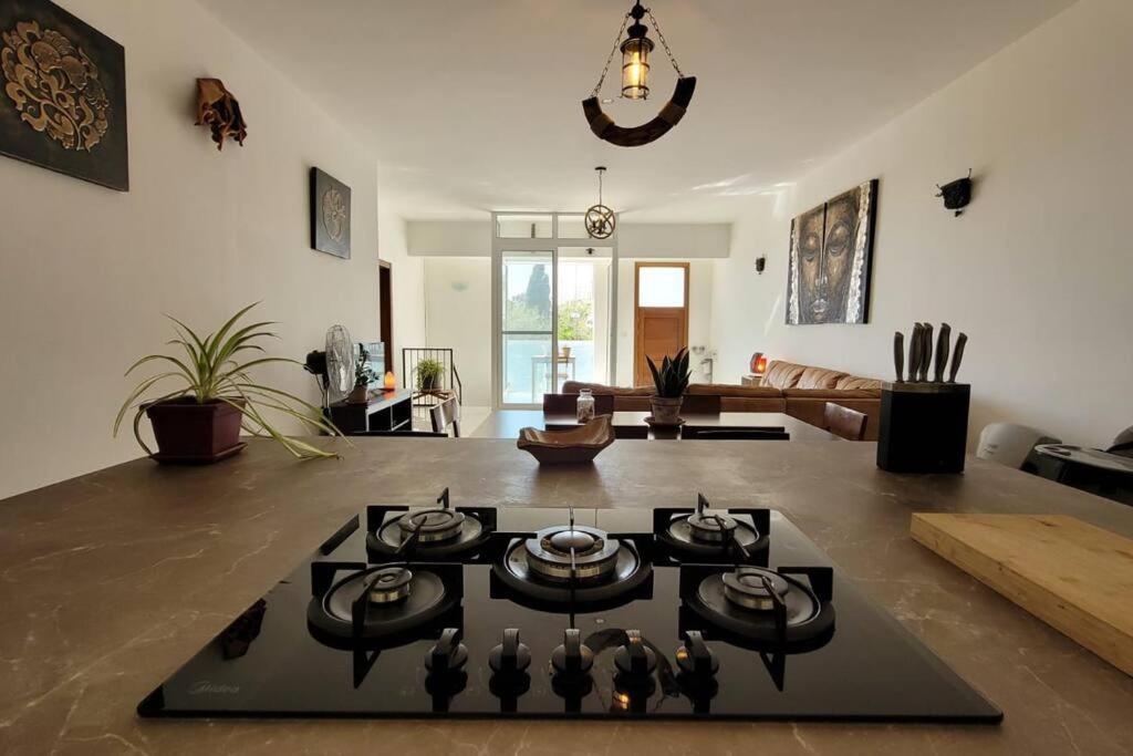 Luxury En-suite Double. Beach-house With Sea Views Apartment
