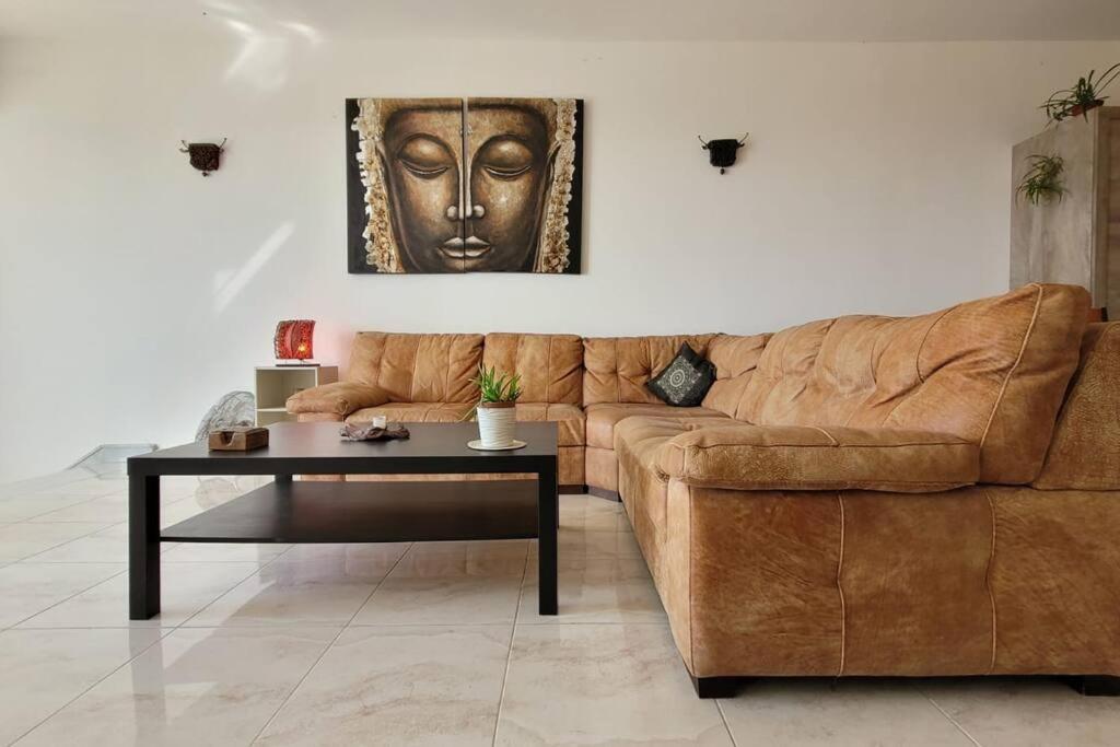 Luxury En-suite Double. Beach-house With Sea Views *