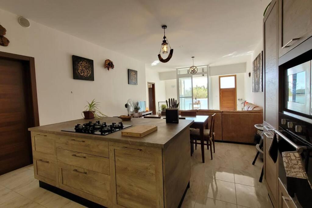 Luxury En-suite Double. Beach-house With Sea Views Apartment *
