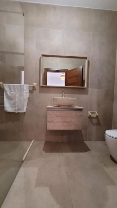 Apartment Luxury En-suite Double. Beach-house With Sea Views *
