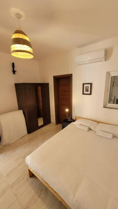 Luxury En-suite Double. Beach-house With Sea Views Apartment